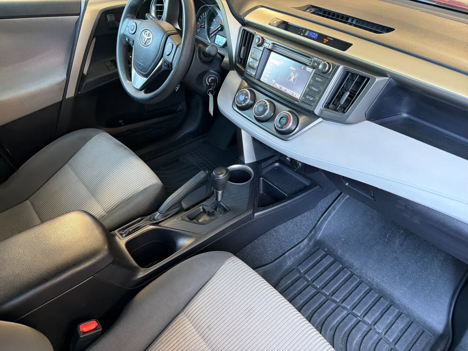Thumbnail: 2015 Toyota RAV4 - 15