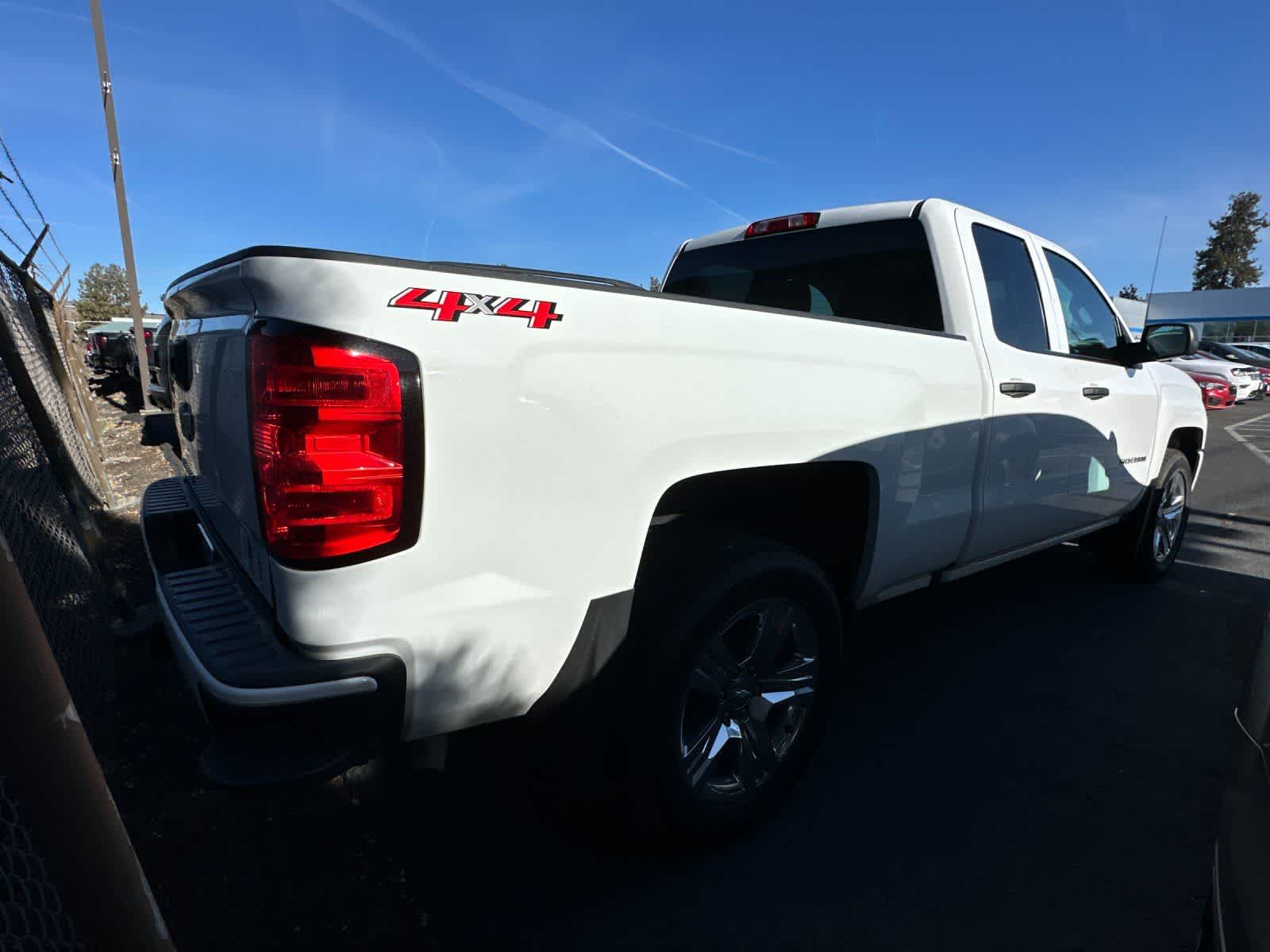 Thumbnail: 2018 Chevrolet Silverado 1500 - 4