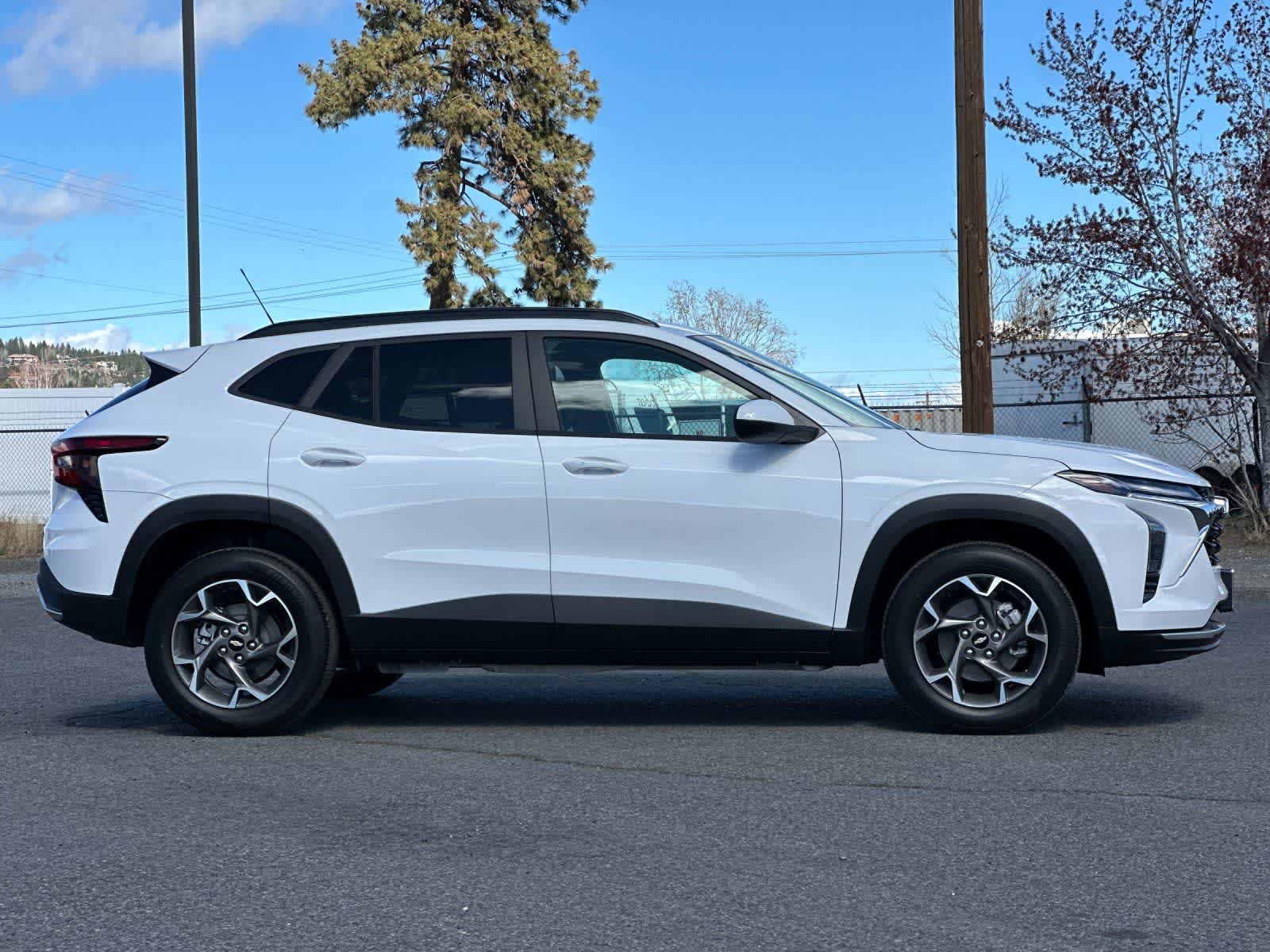 Thumbnail: 2026 Chevrolet Trax - 8