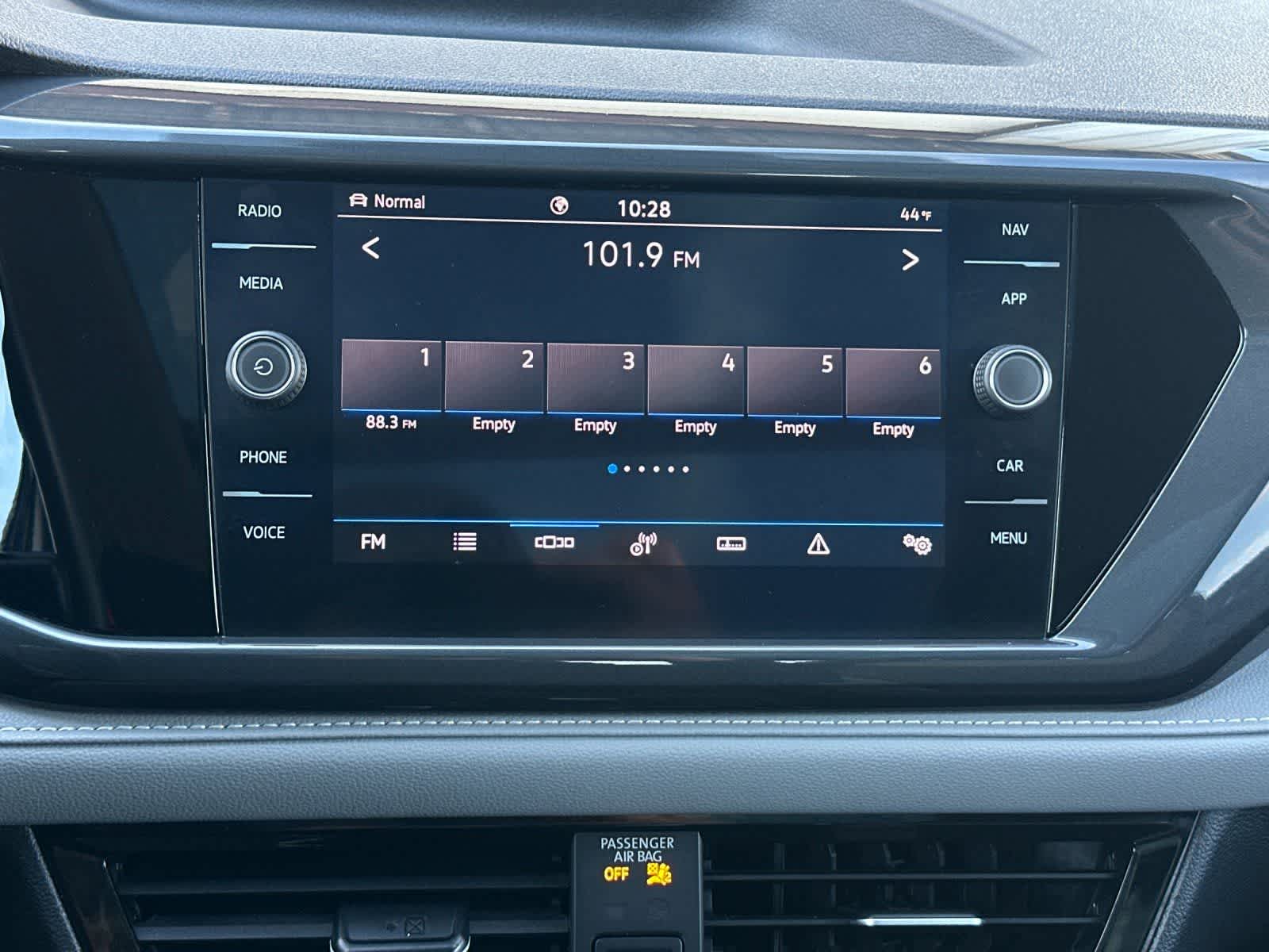 Thumbnail: 2022 Volkswagen Taos - 18