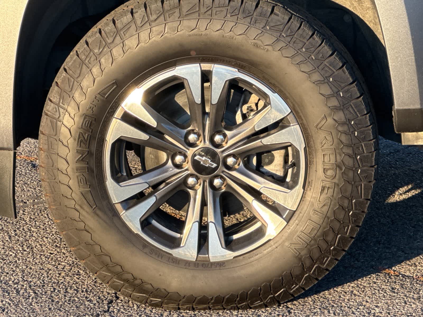 Thumbnail: 2022 Chevrolet Colorado - 24