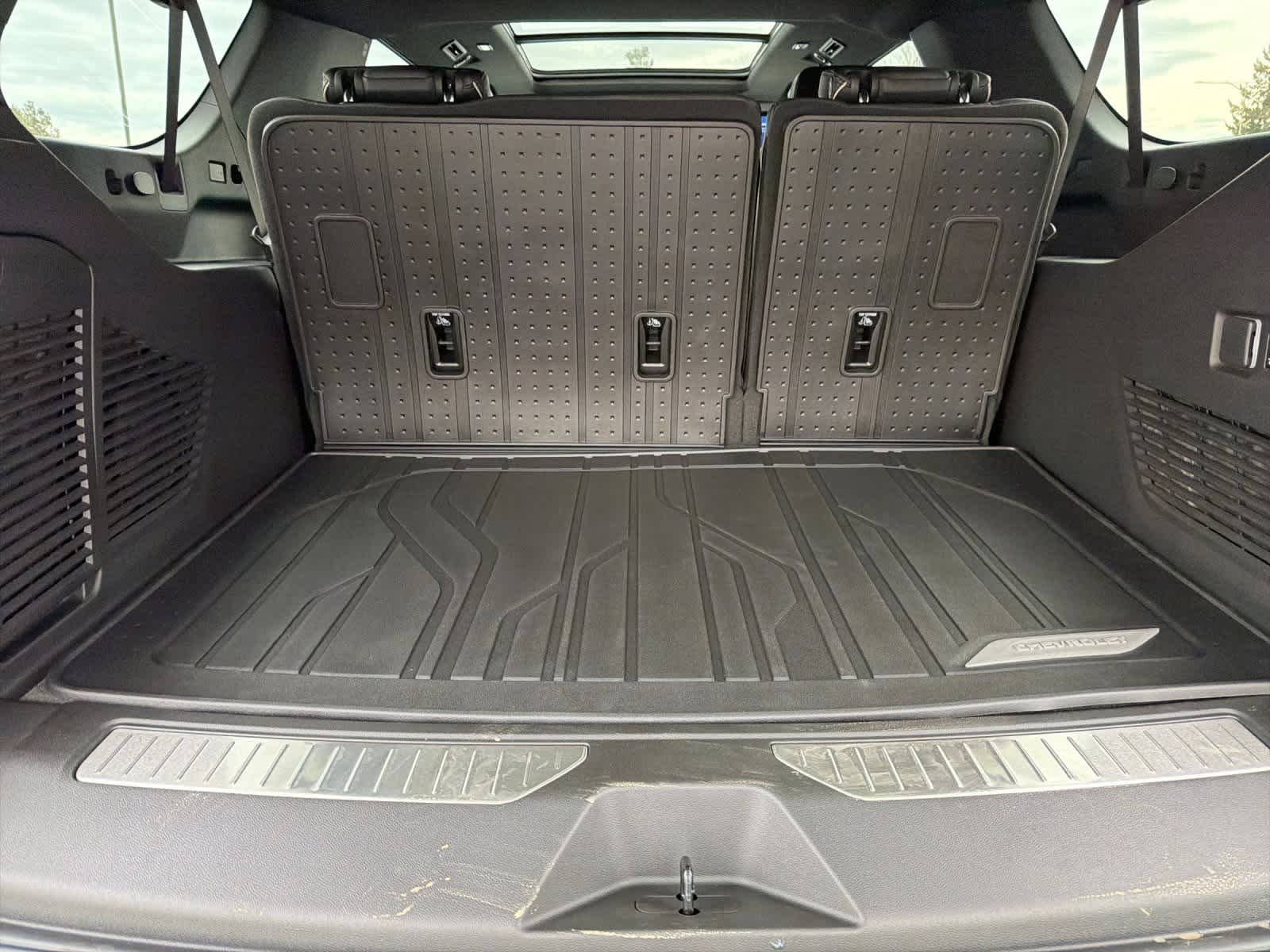 Thumbnail: 2026 Chevrolet Suburban - 17