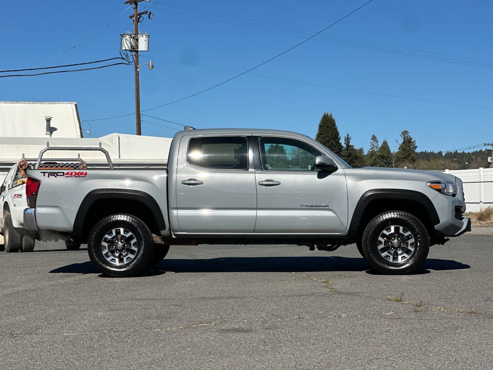 Thumbnail: 2018 Toyota Tacoma - 8