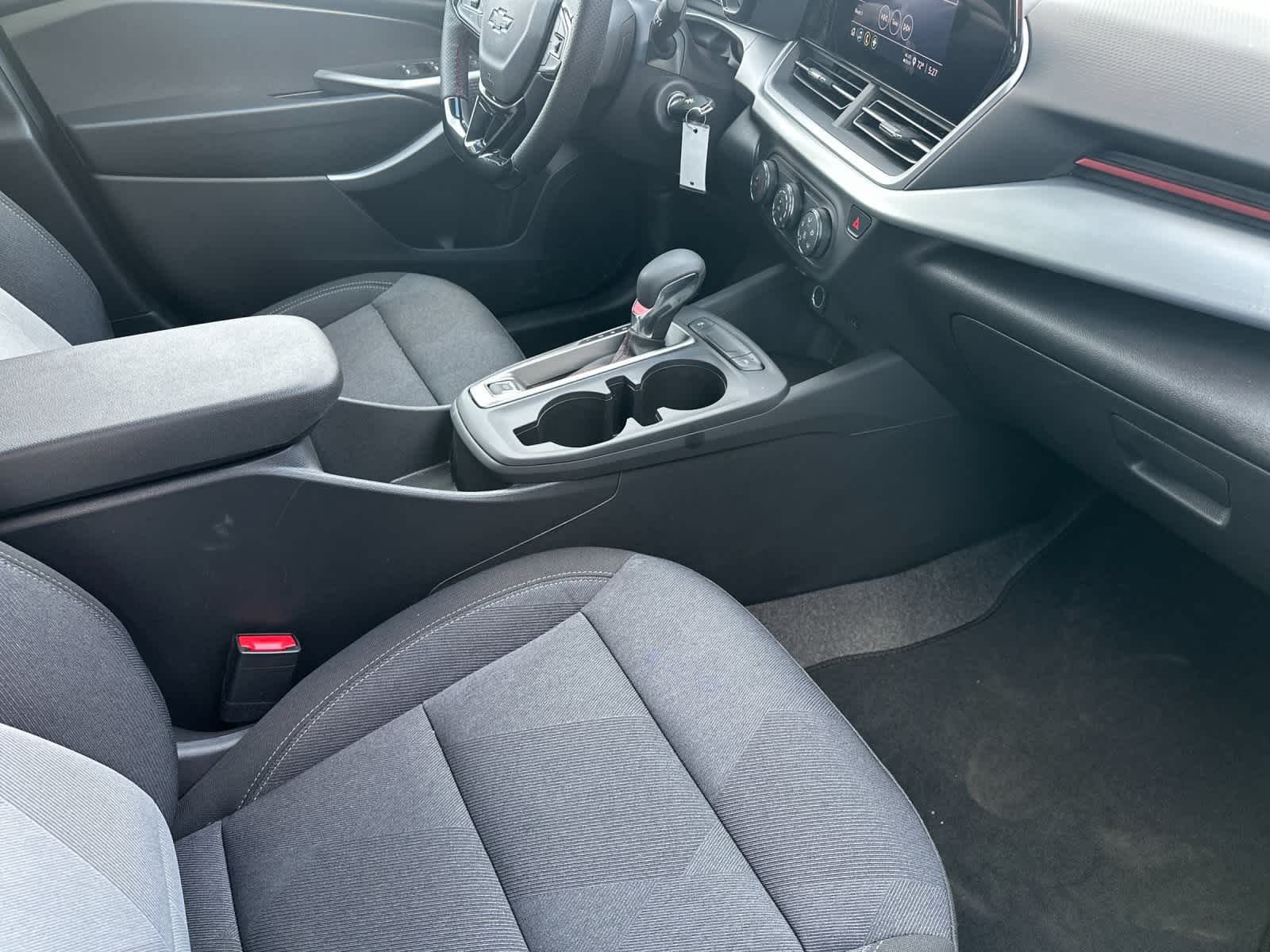2025 Chevrolet Trax RS 16