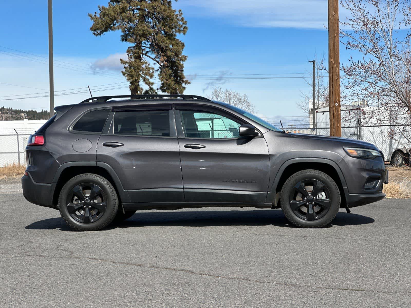 Thumbnail: 2020 Jeep Cherokee - 8