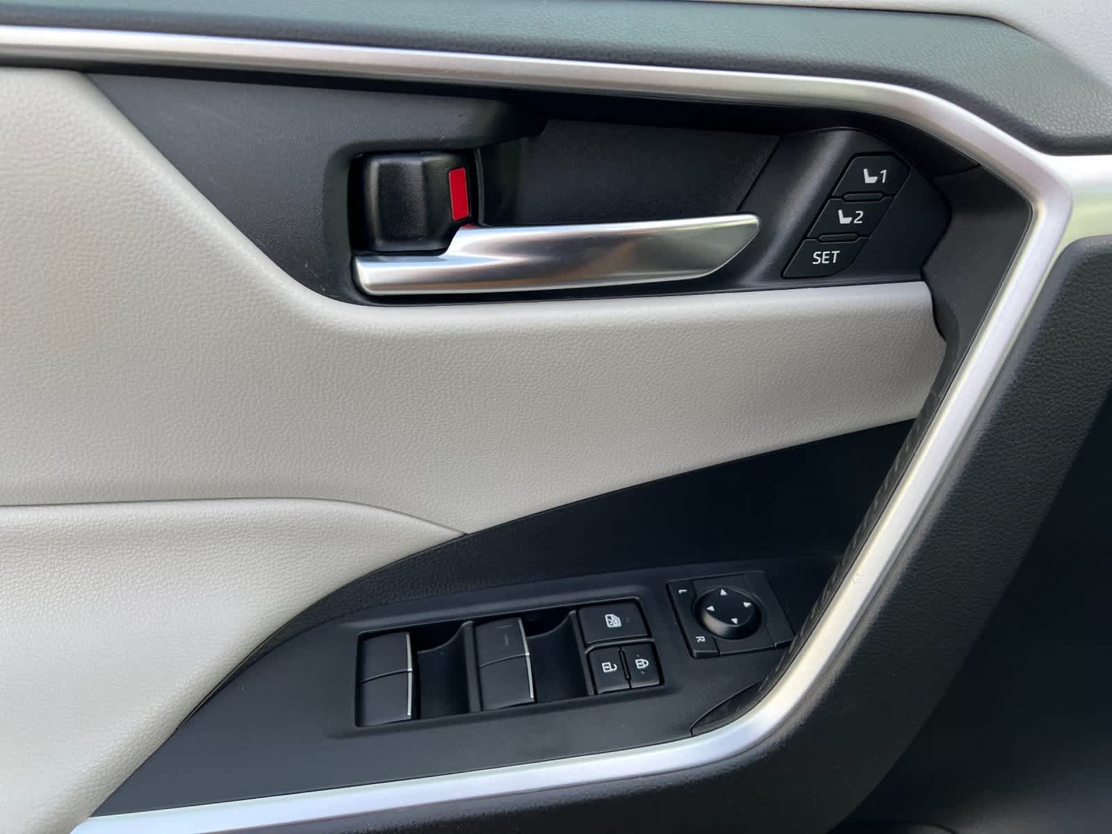 Thumbnail: 2020 Toyota RAV4 - 12