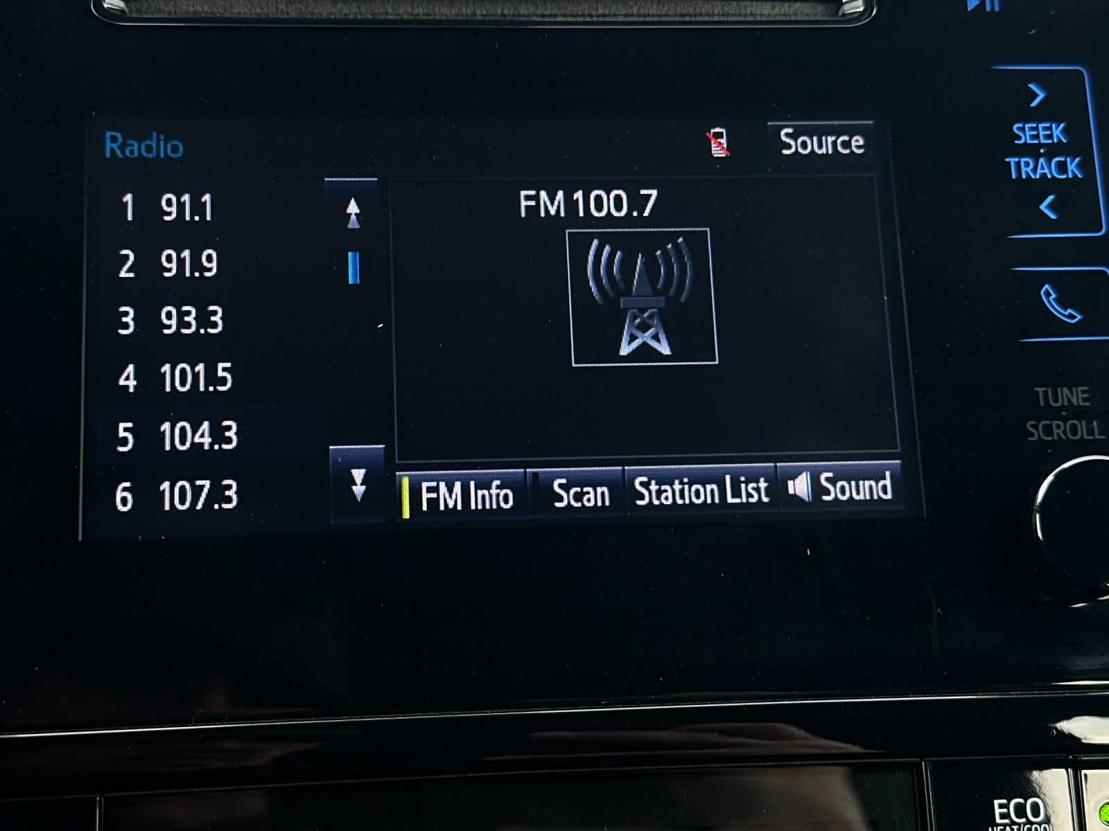 Thumbnail: 2019 Toyota Prius - 18