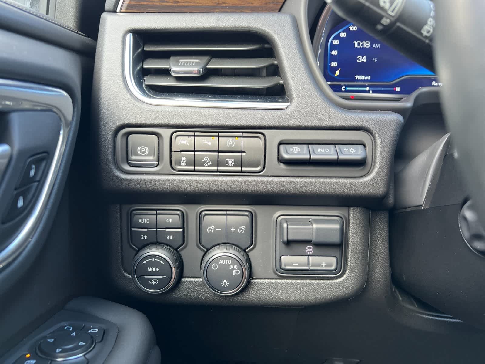 Thumbnail: 2024 Chevrolet Tahoe - 31