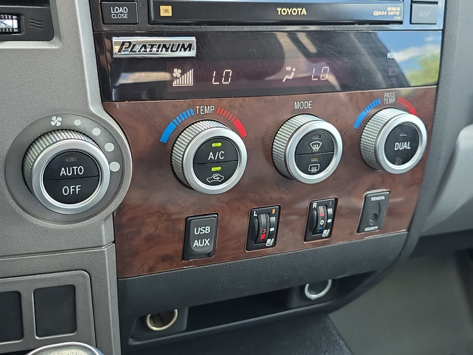 Thumbnail: 2010 Toyota Tundra - 20