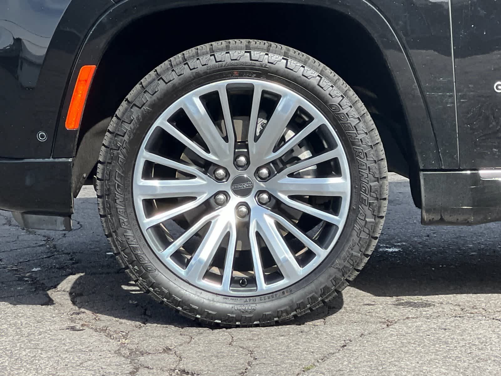 Thumbnail: 2022 Jeep Grand Wagoneer - 29