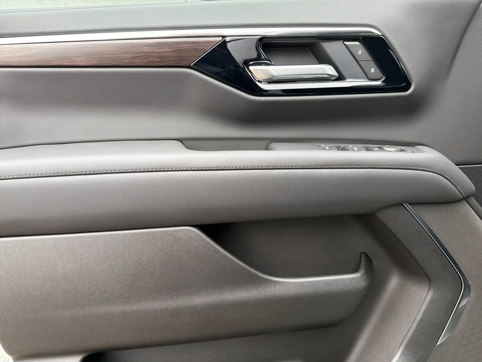 Thumbnail: 2026 Chevrolet Tahoe - 12