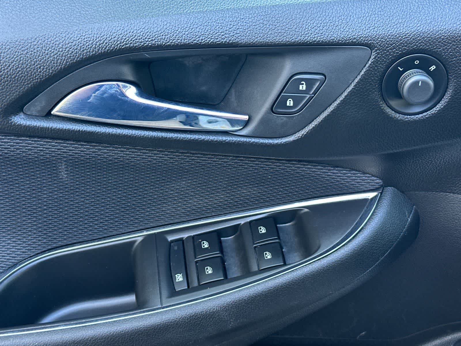 Thumbnail: 2017 Chevrolet Cruze - 13