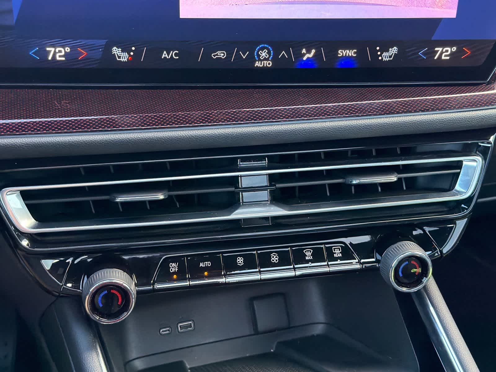 Thumbnail: 2025 Chevrolet Traverse - 22