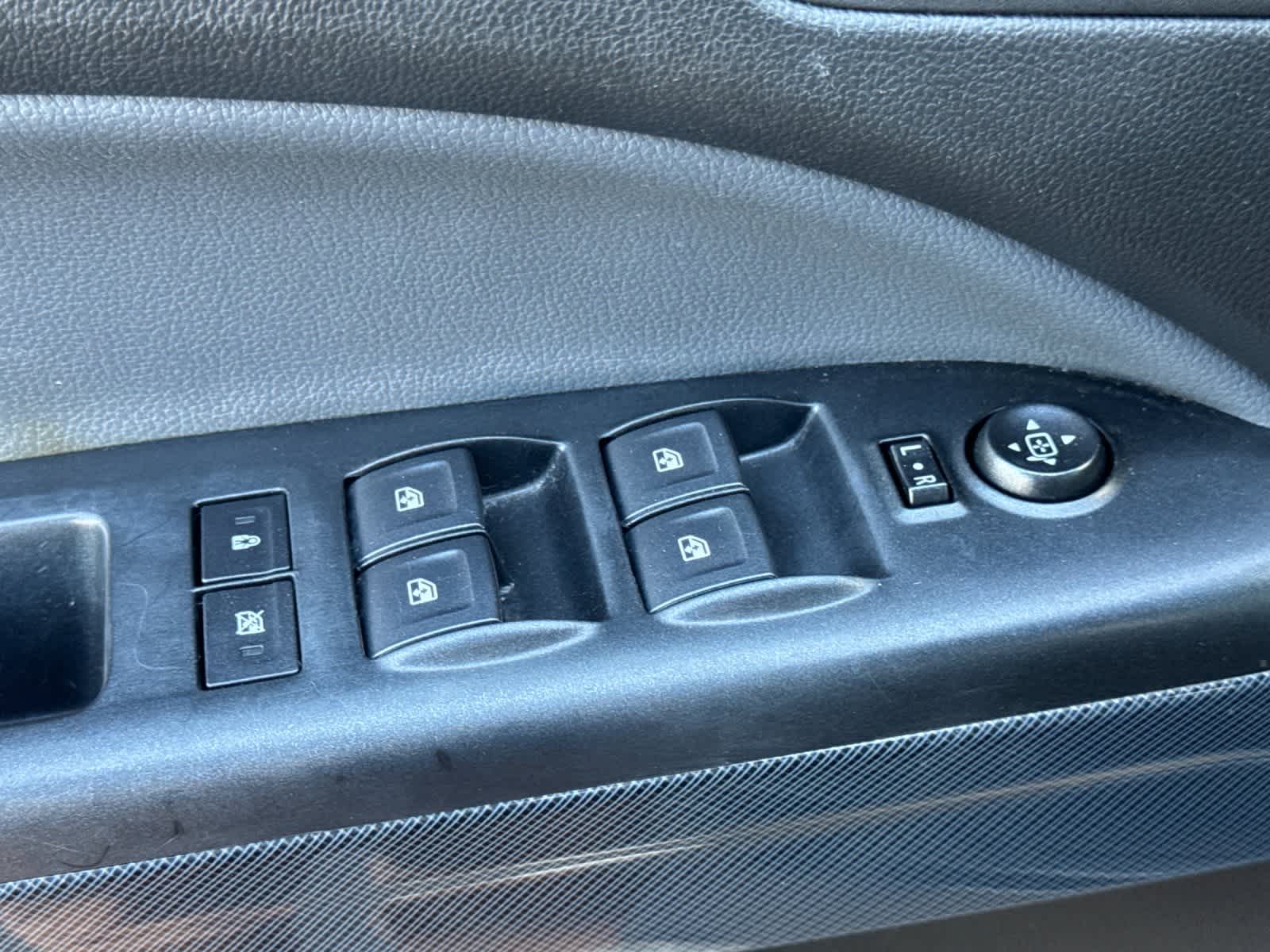 Thumbnail: 2022 Chevrolet Colorado - 13