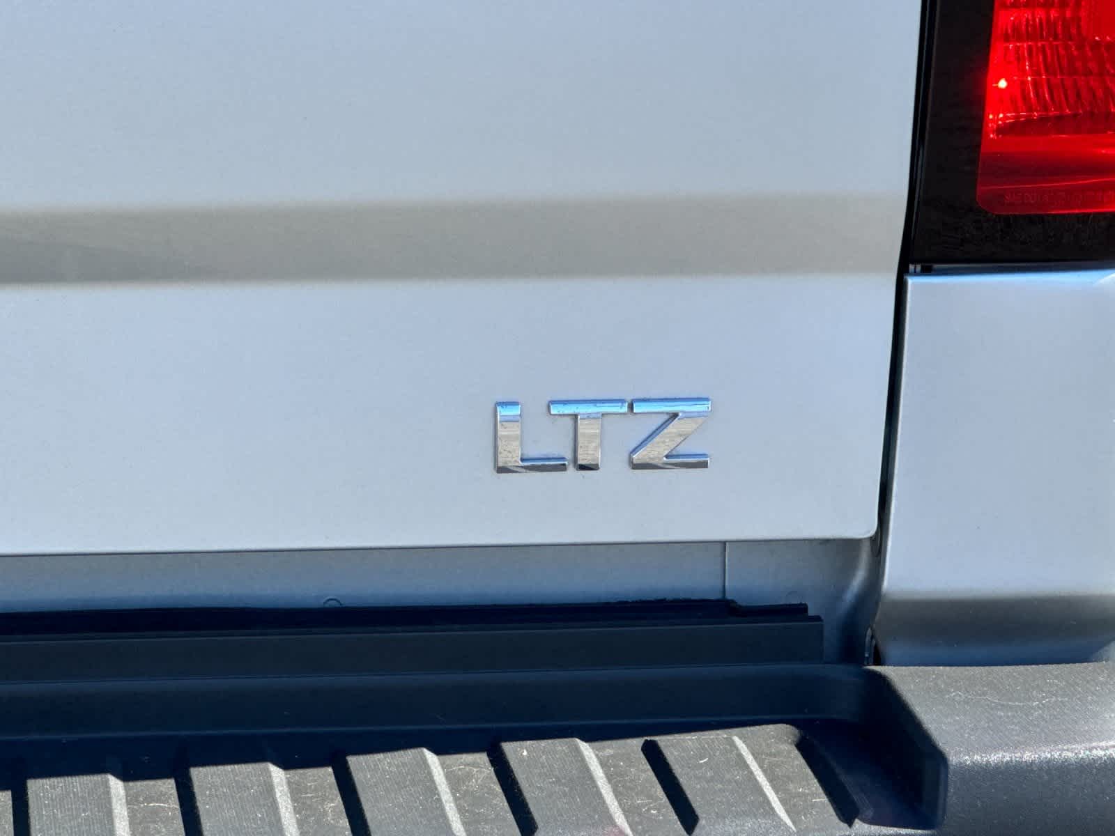 Thumbnail: 2019 Chevrolet Silverado 2500 - 26