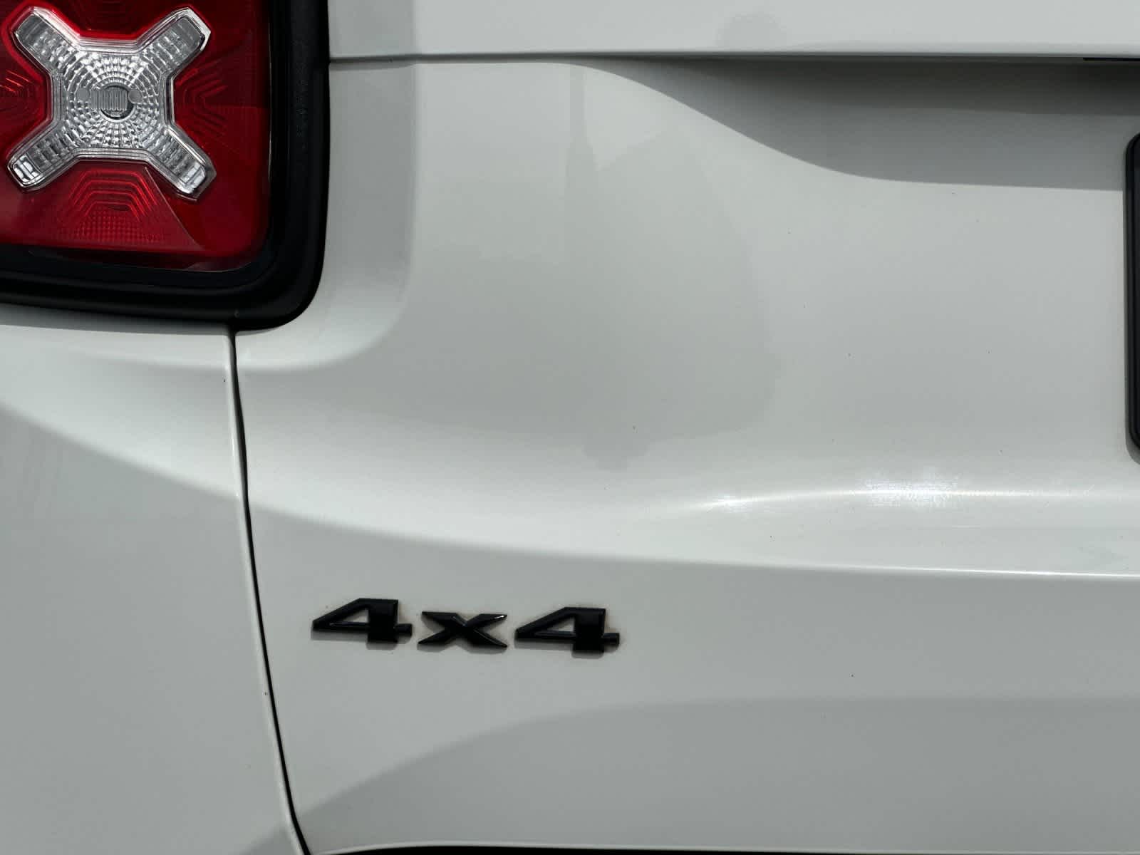 Thumbnail: 2019 Jeep Renegade - 27