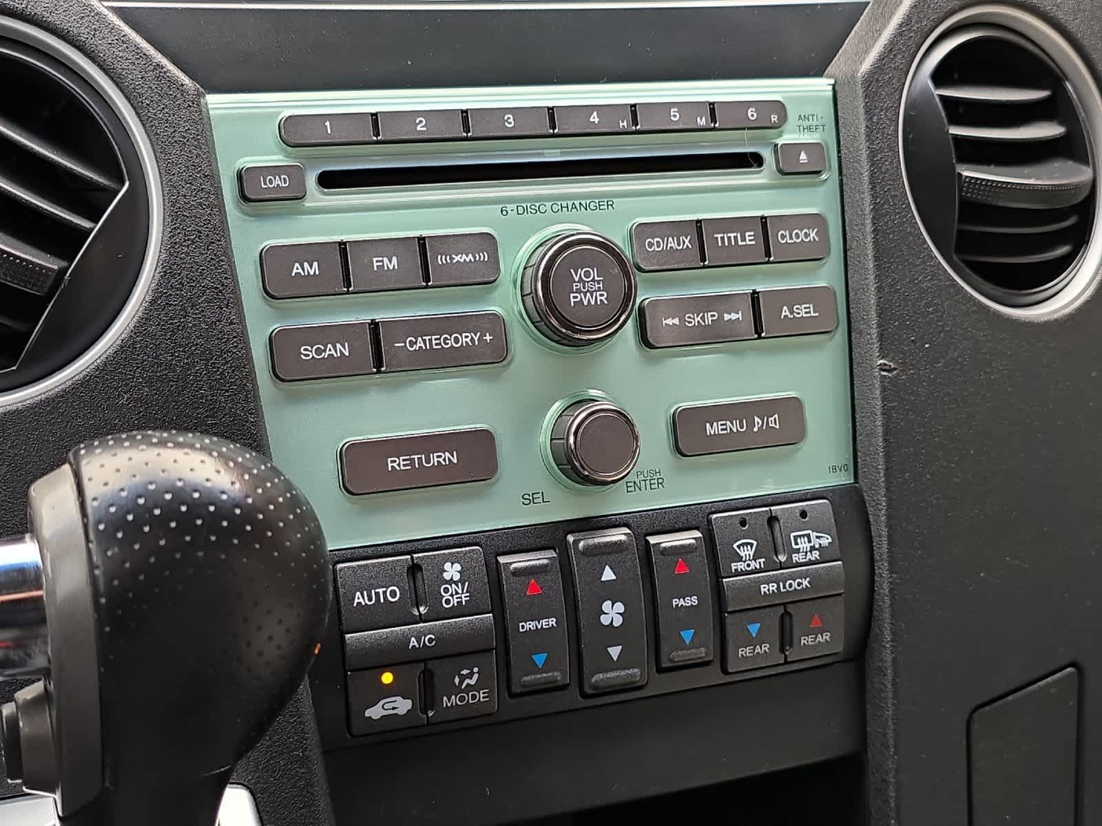 Thumbnail: 2010 Honda Pilot - 18