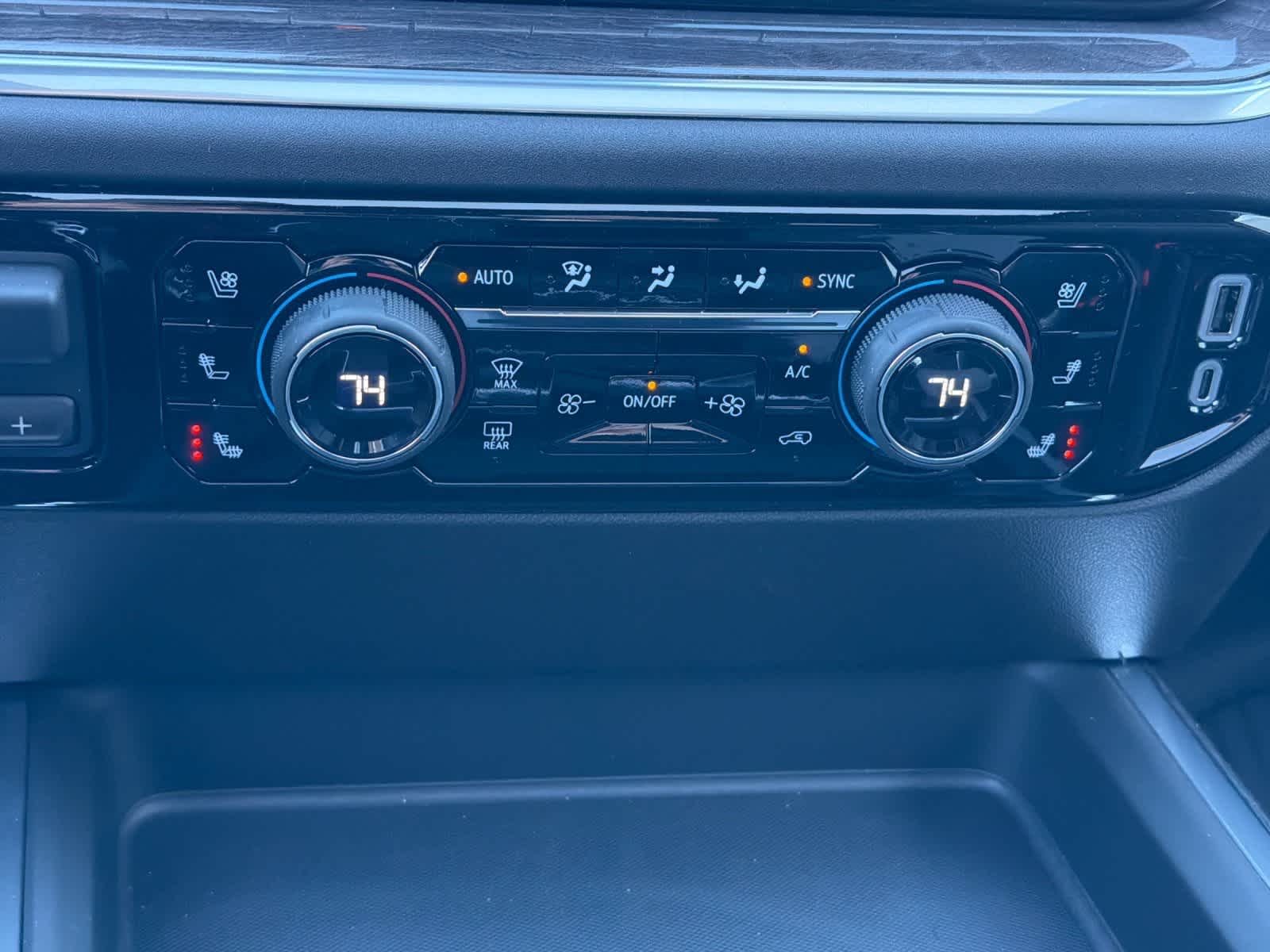 Thumbnail: 2026 Chevrolet Silverado 3500 - 20