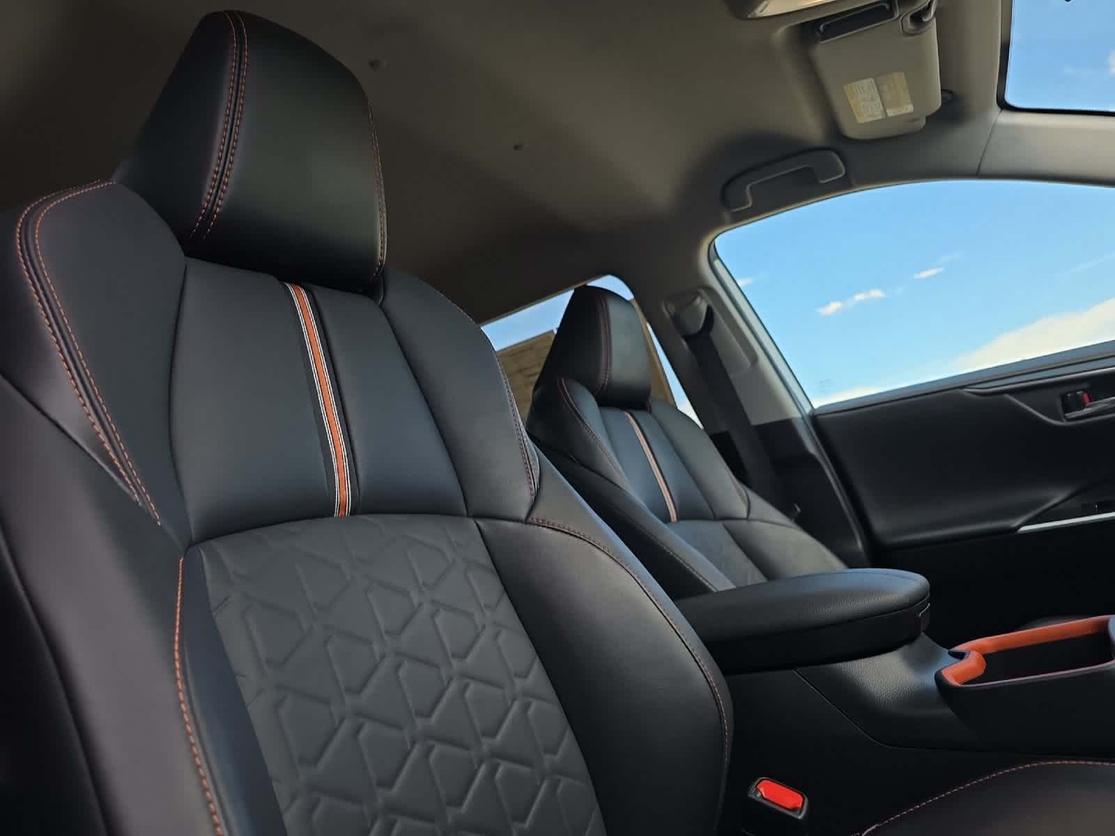 Thumbnail: 2022 Toyota RAV4 - 17