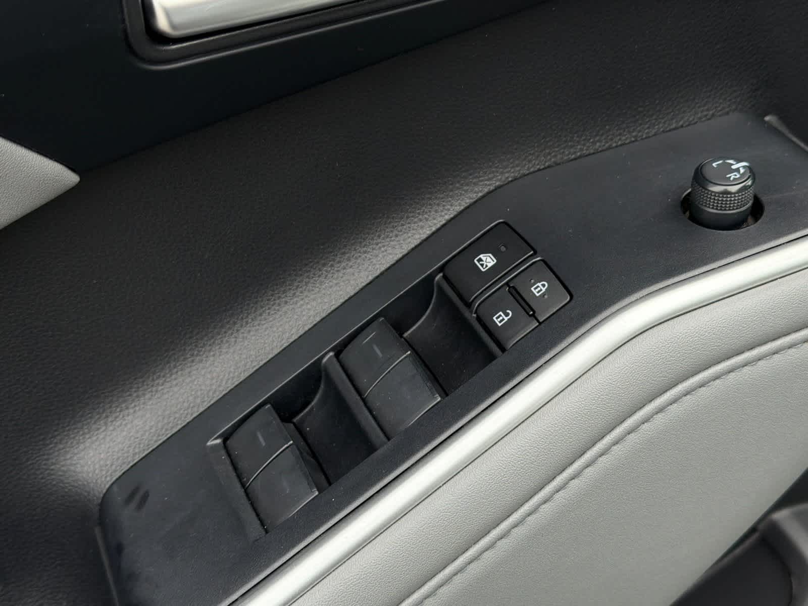 Thumbnail: 2023 Toyota Highlander - 13