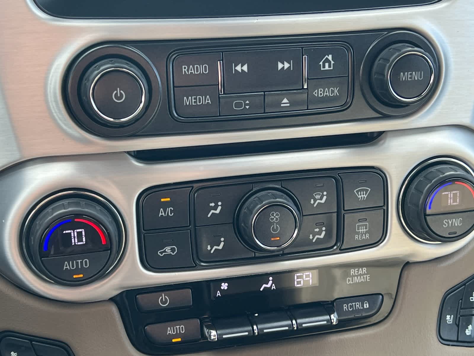 Thumbnail: 2020 GMC Yukon XL - 22