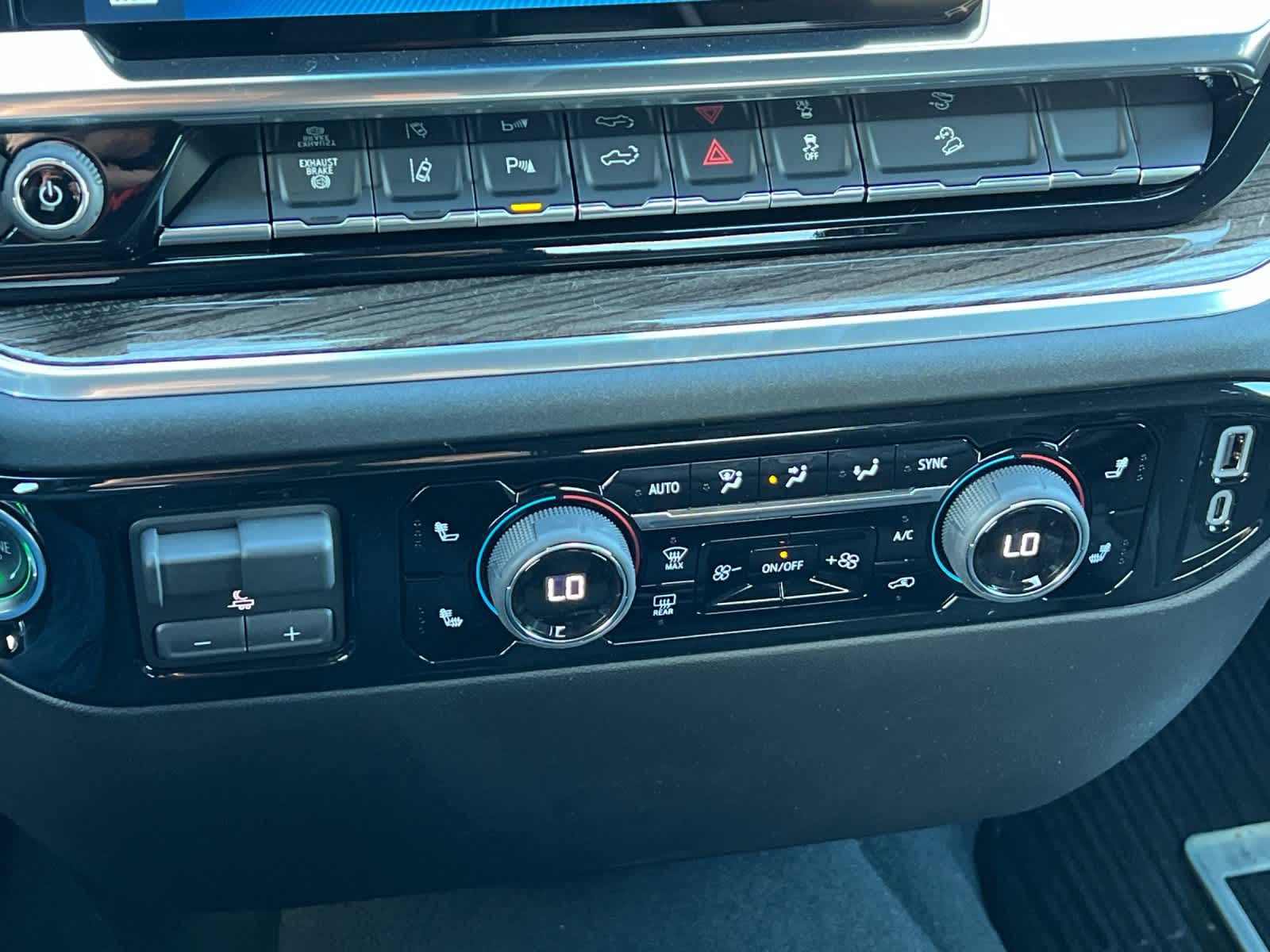 Thumbnail: 2026 Chevrolet Silverado 3500 - 20