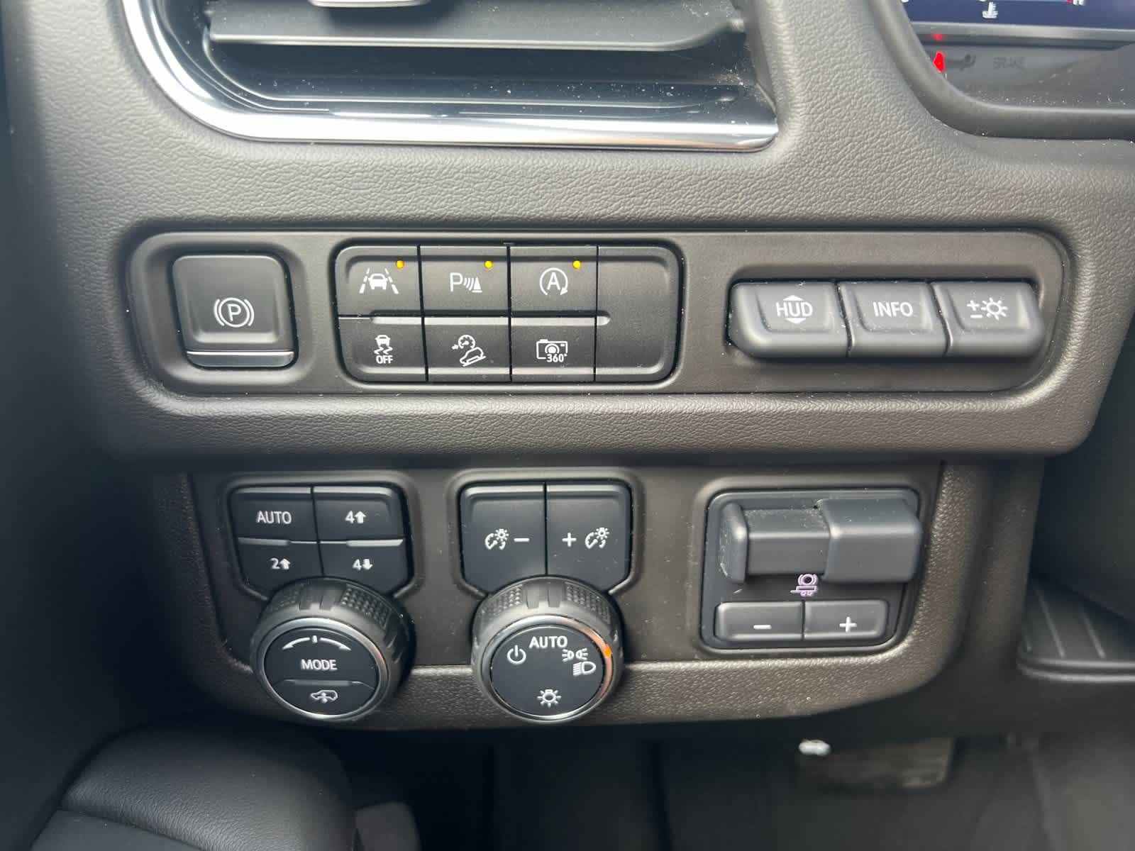 Thumbnail: 2023 Chevrolet Suburban - 30