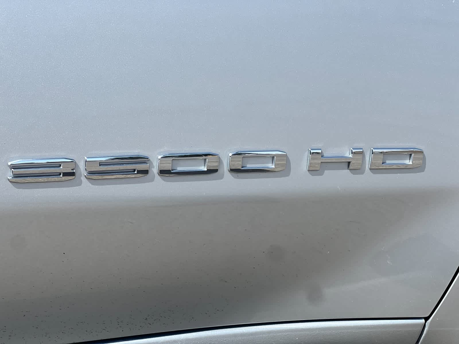 Thumbnail: 2022 GMC Sierra 3500 - 25