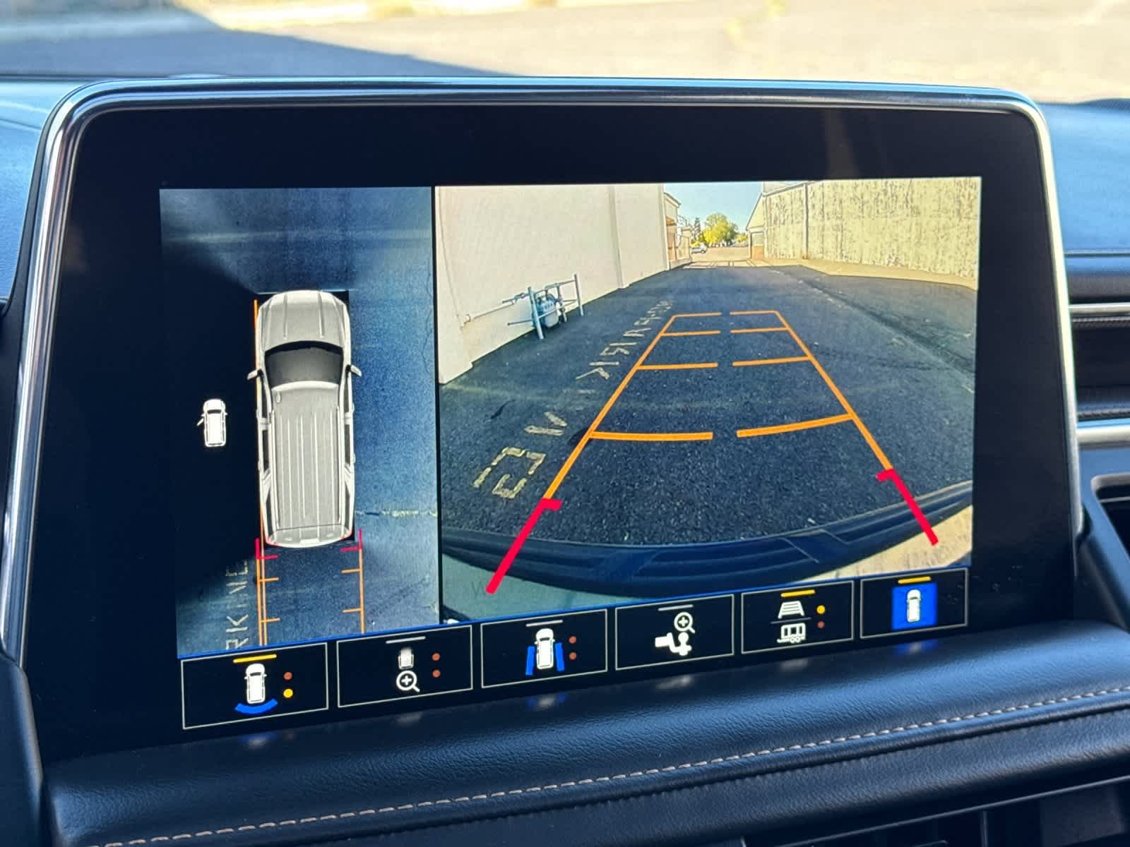 Thumbnail: 2021 GMC Yukon XL - 21