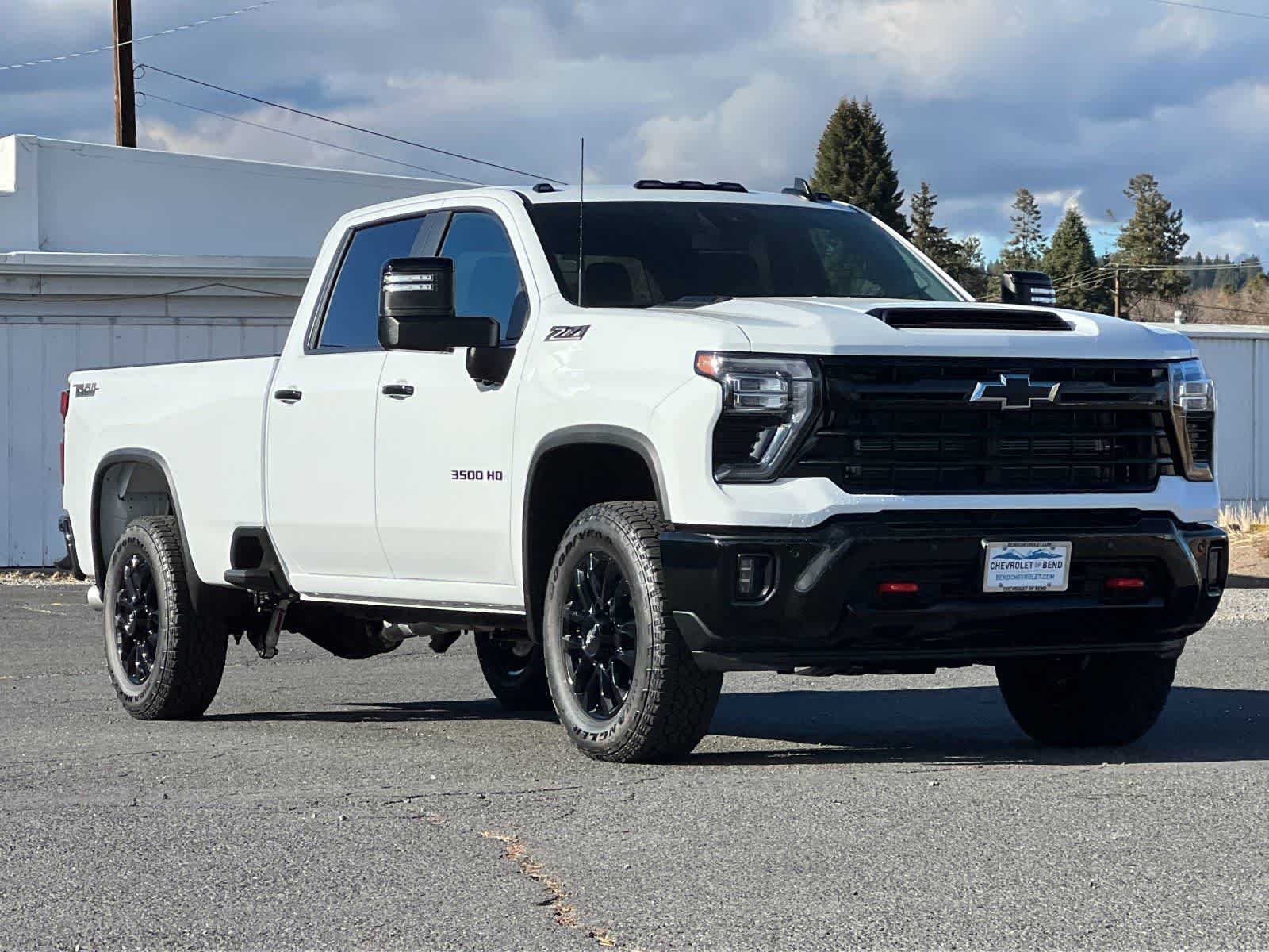 Thumbnail: 2026 Chevrolet Silverado 3500 - 9