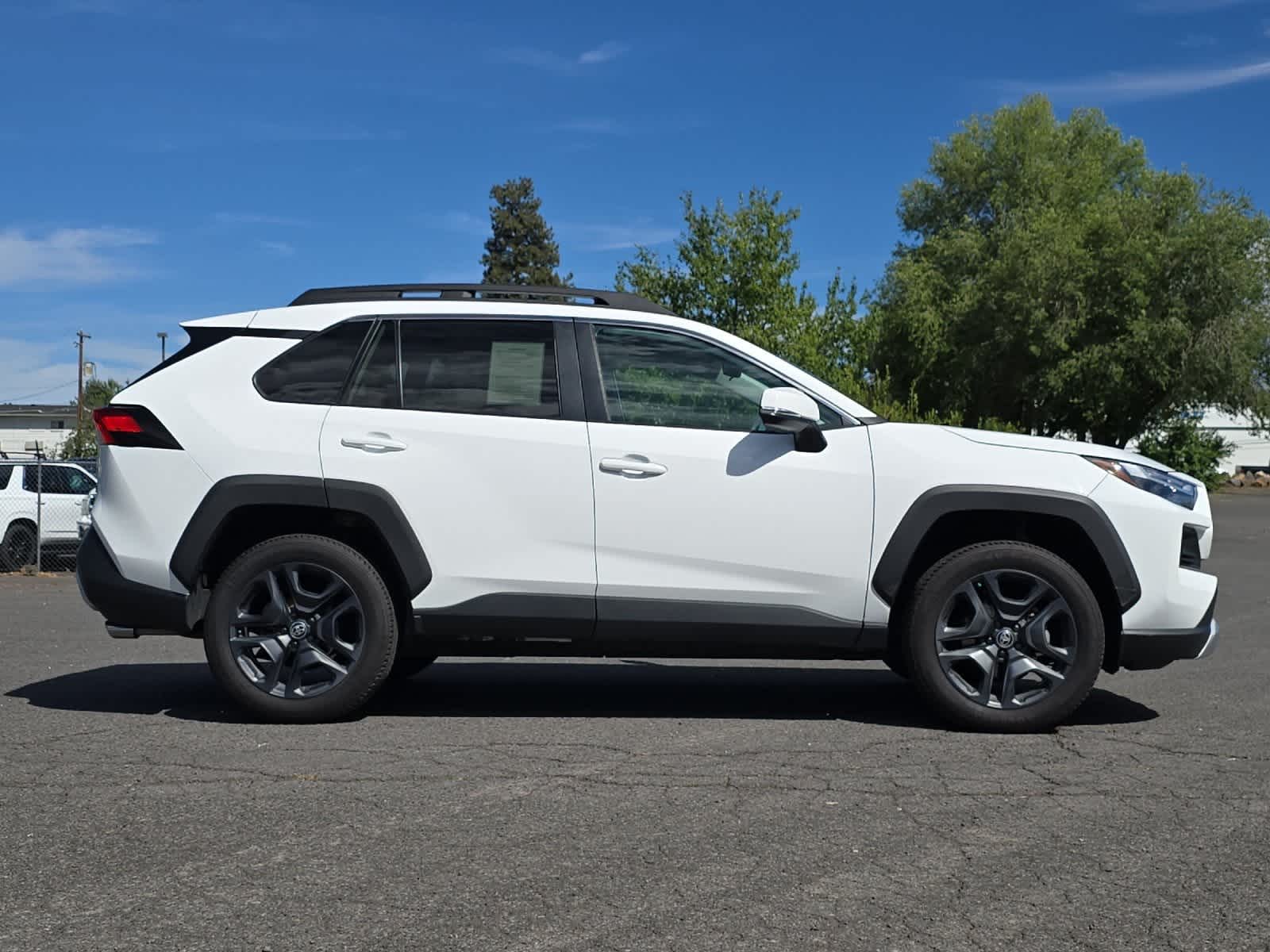 Thumbnail: 2022 Toyota RAV4 - 8