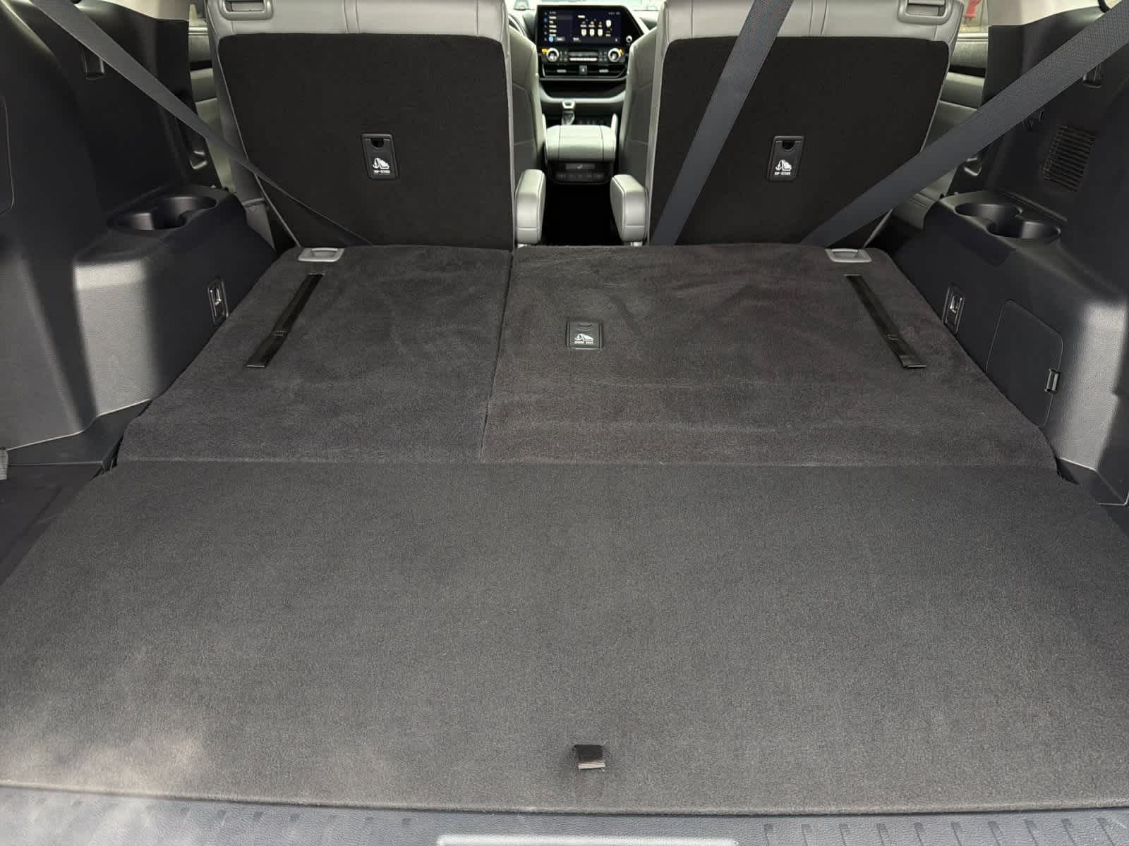 Thumbnail: 2023 Toyota Highlander - 16