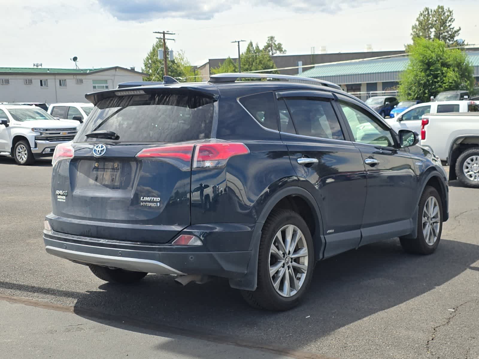 Thumbnail: 2017 Toyota RAV4 - 2