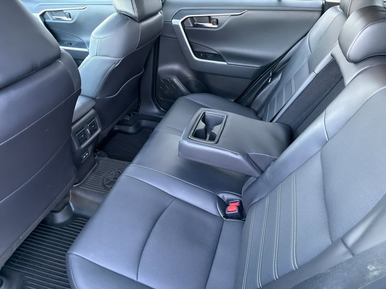 Thumbnail: 2022 Toyota RAV4 - 4