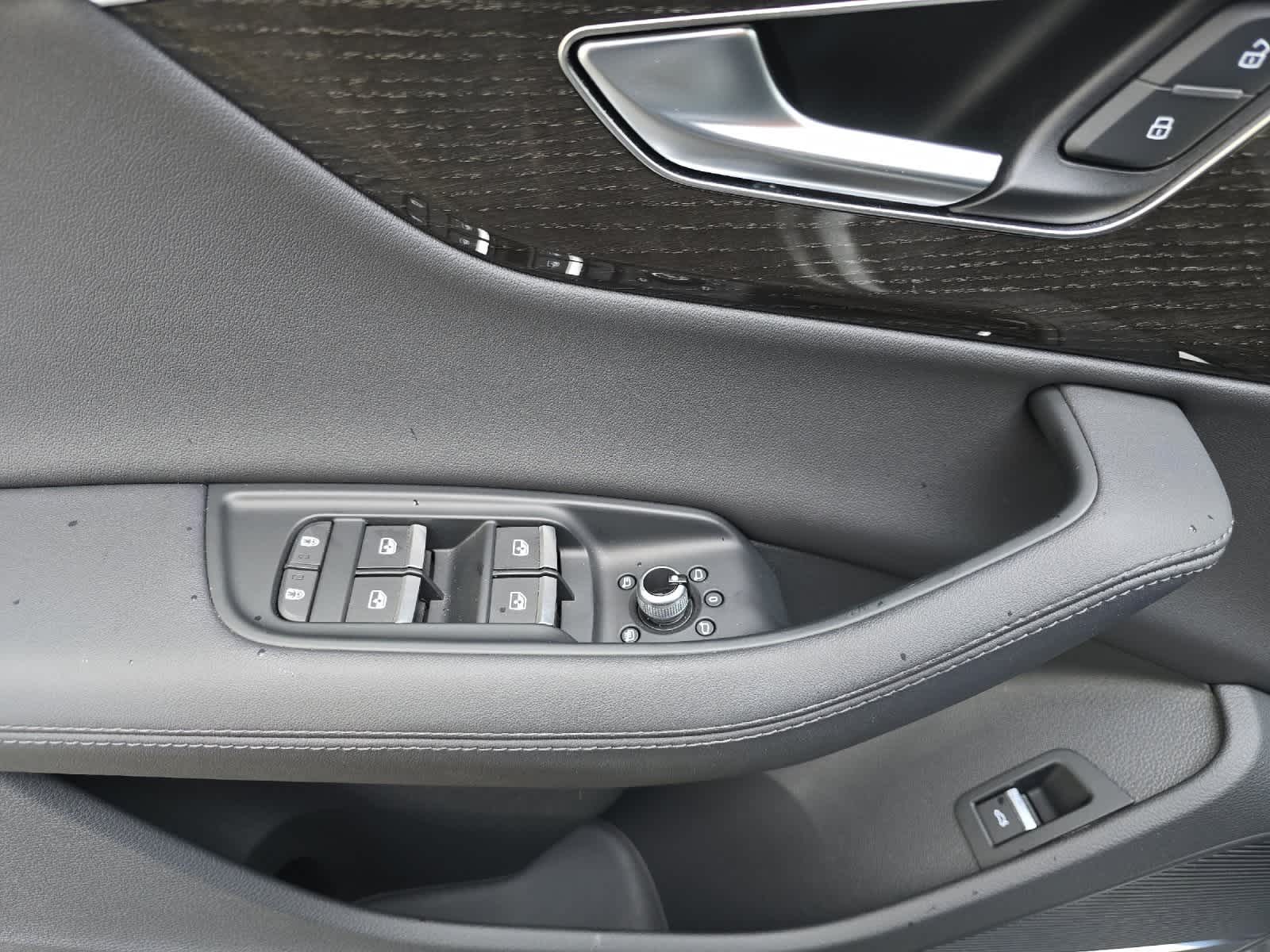 Thumbnail: 2023 Audi Q7 - 12