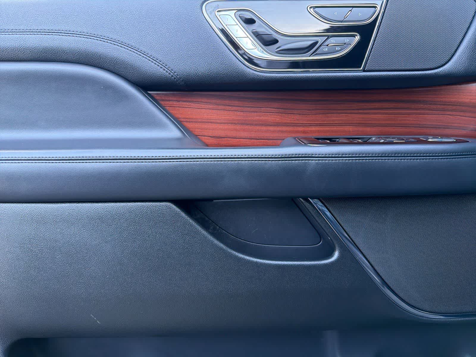 Thumbnail: 2022 Lincoln Navigator - 13