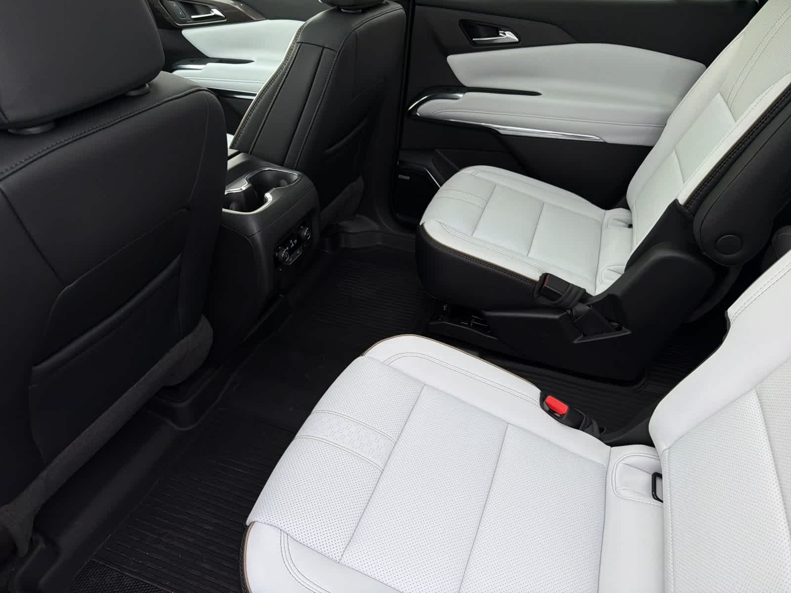 Thumbnail: 2026 Chevrolet Traverse - 4