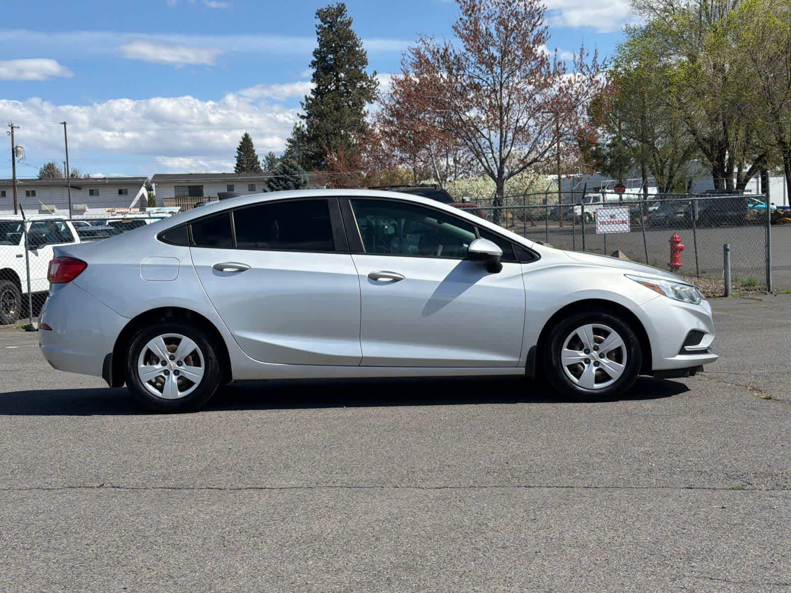 Thumbnail: 2018 Chevrolet Cruze - 8
