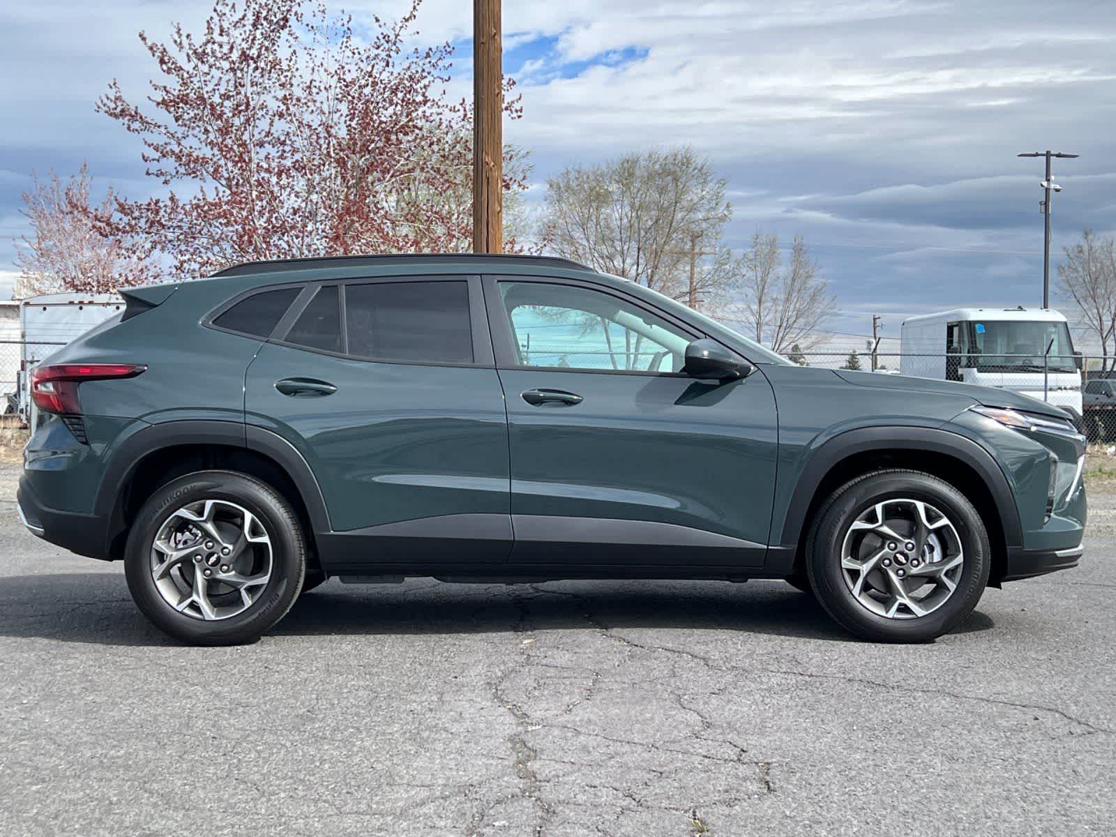 Thumbnail: 2026 Chevrolet Trax - 8