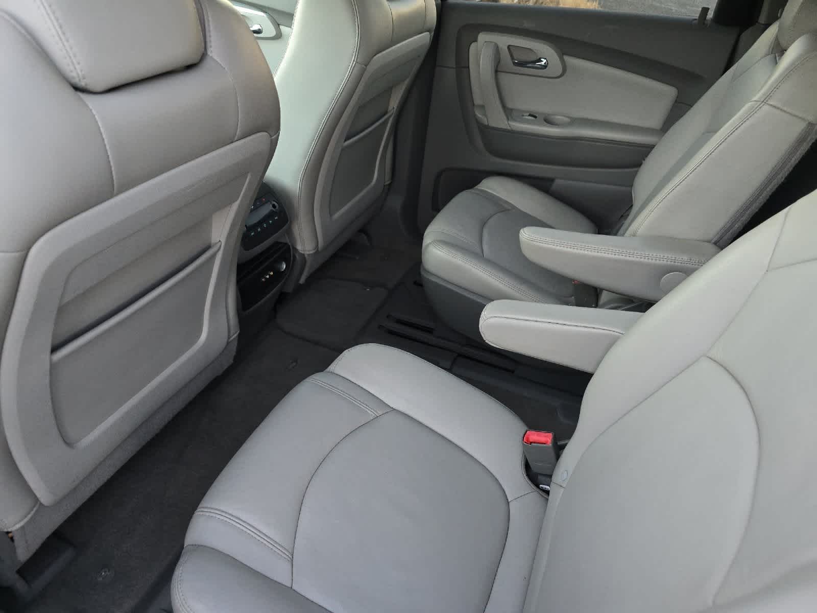 Thumbnail: 2010 Chevrolet Traverse - 4