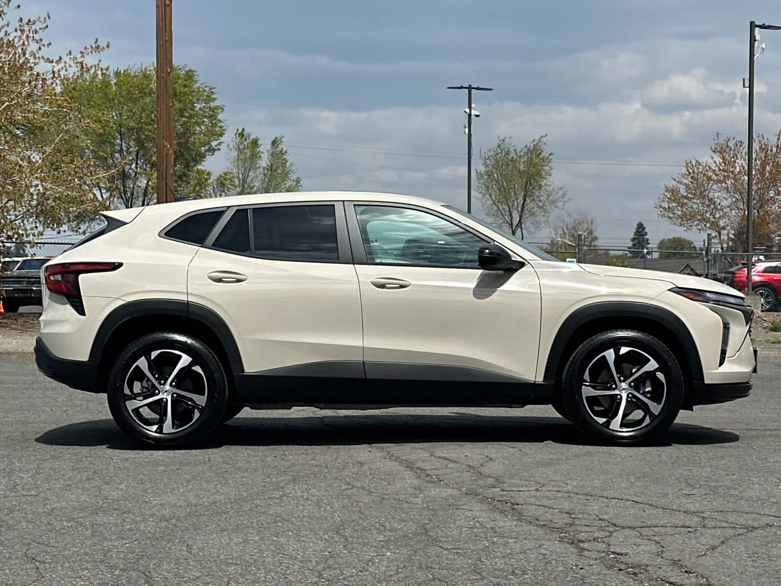 Thumbnail: 2026 Chevrolet Trax - 8