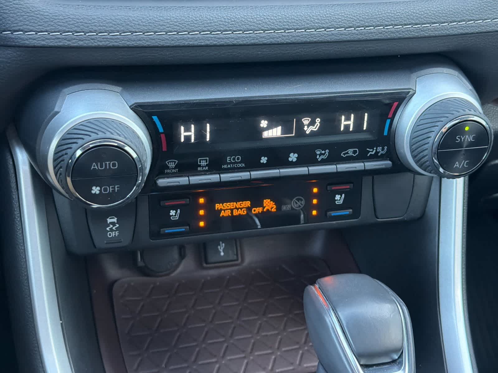 Thumbnail: 2022 Toyota RAV4 - 20