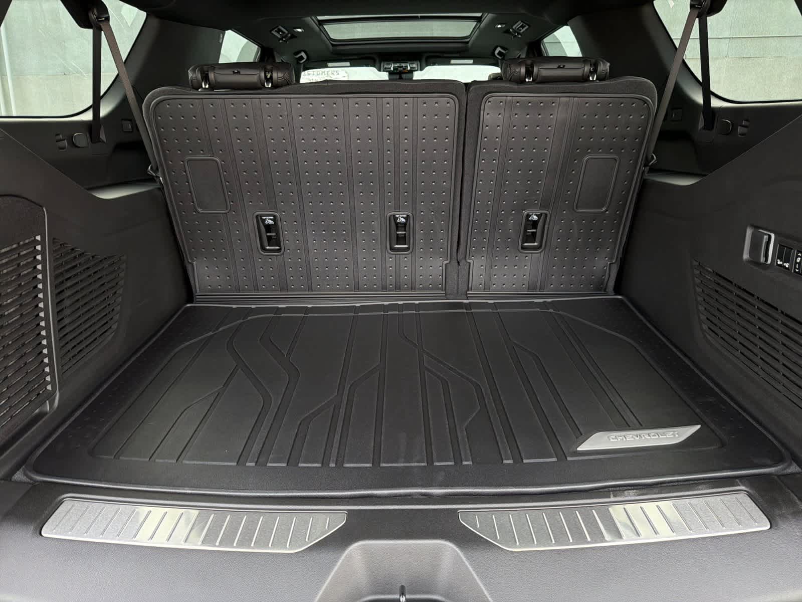 Thumbnail: 2026 Chevrolet Suburban - 17