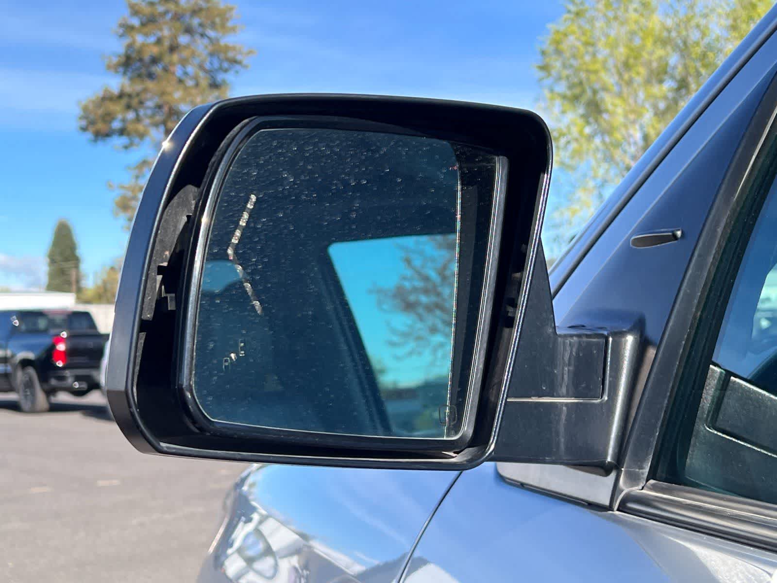 Thumbnail: 2016 Toyota Sequoia - 8