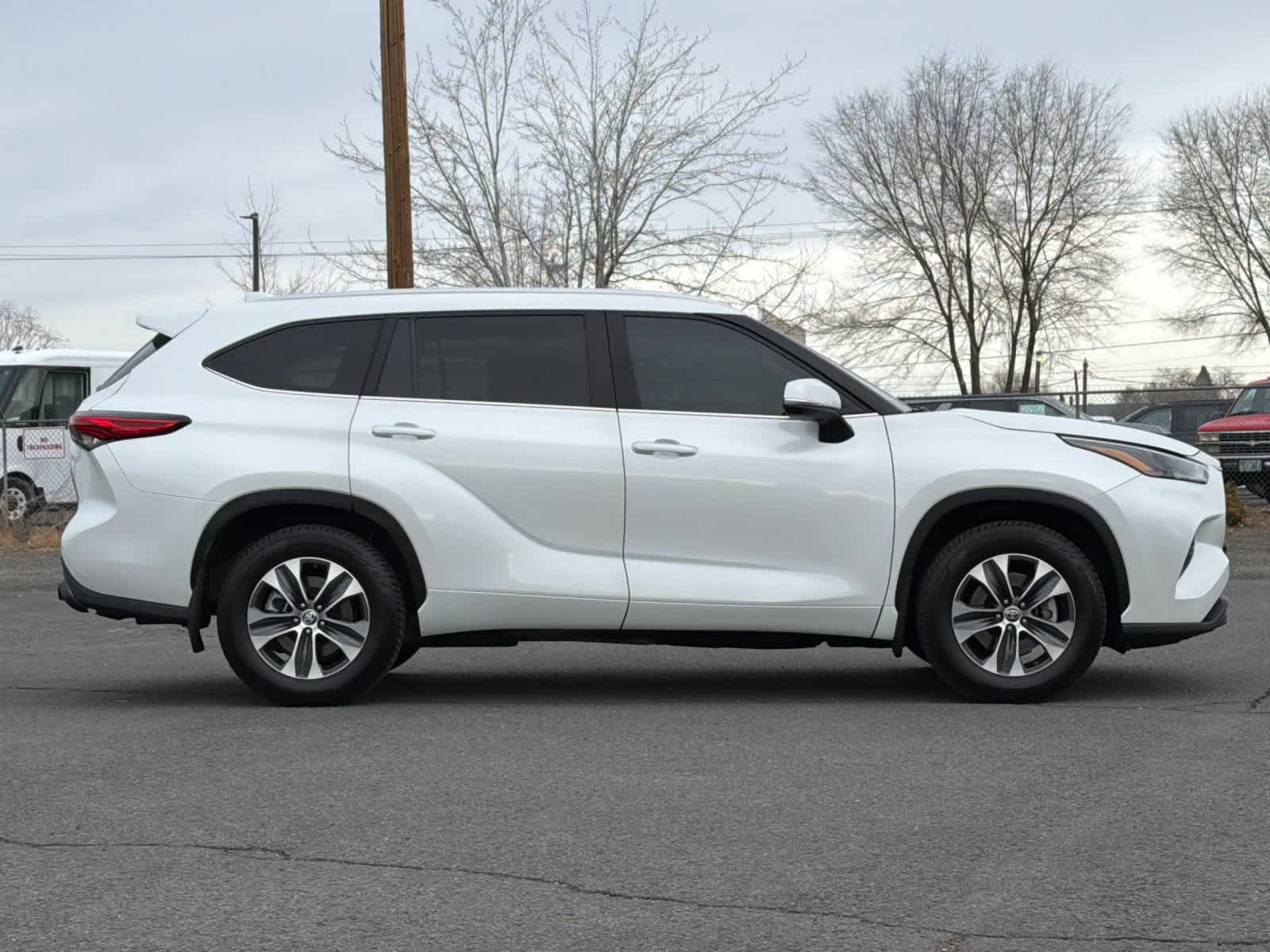 Thumbnail: 2023 Toyota Highlander - 8