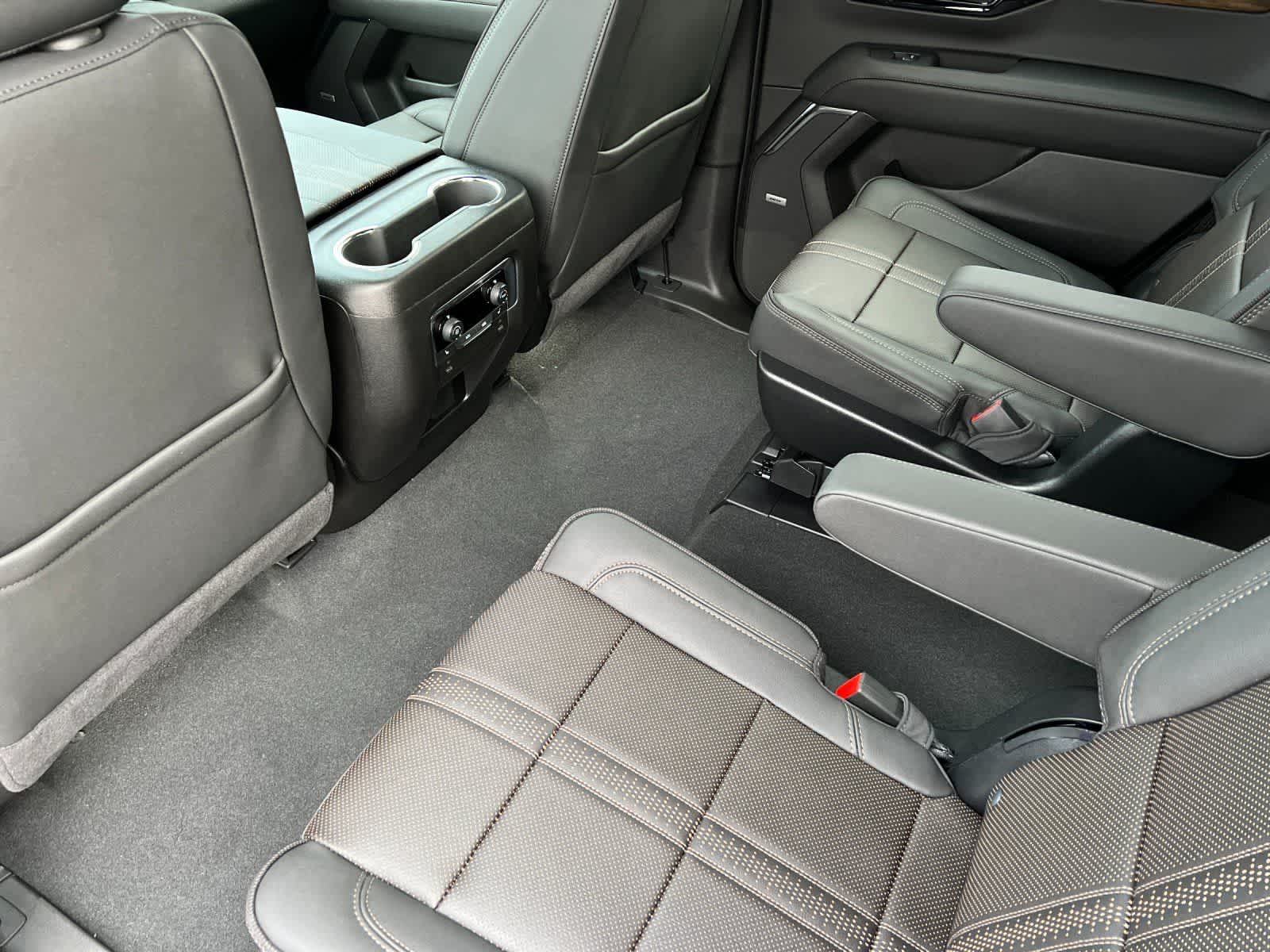 Thumbnail: 2026 Chevrolet Tahoe - 4