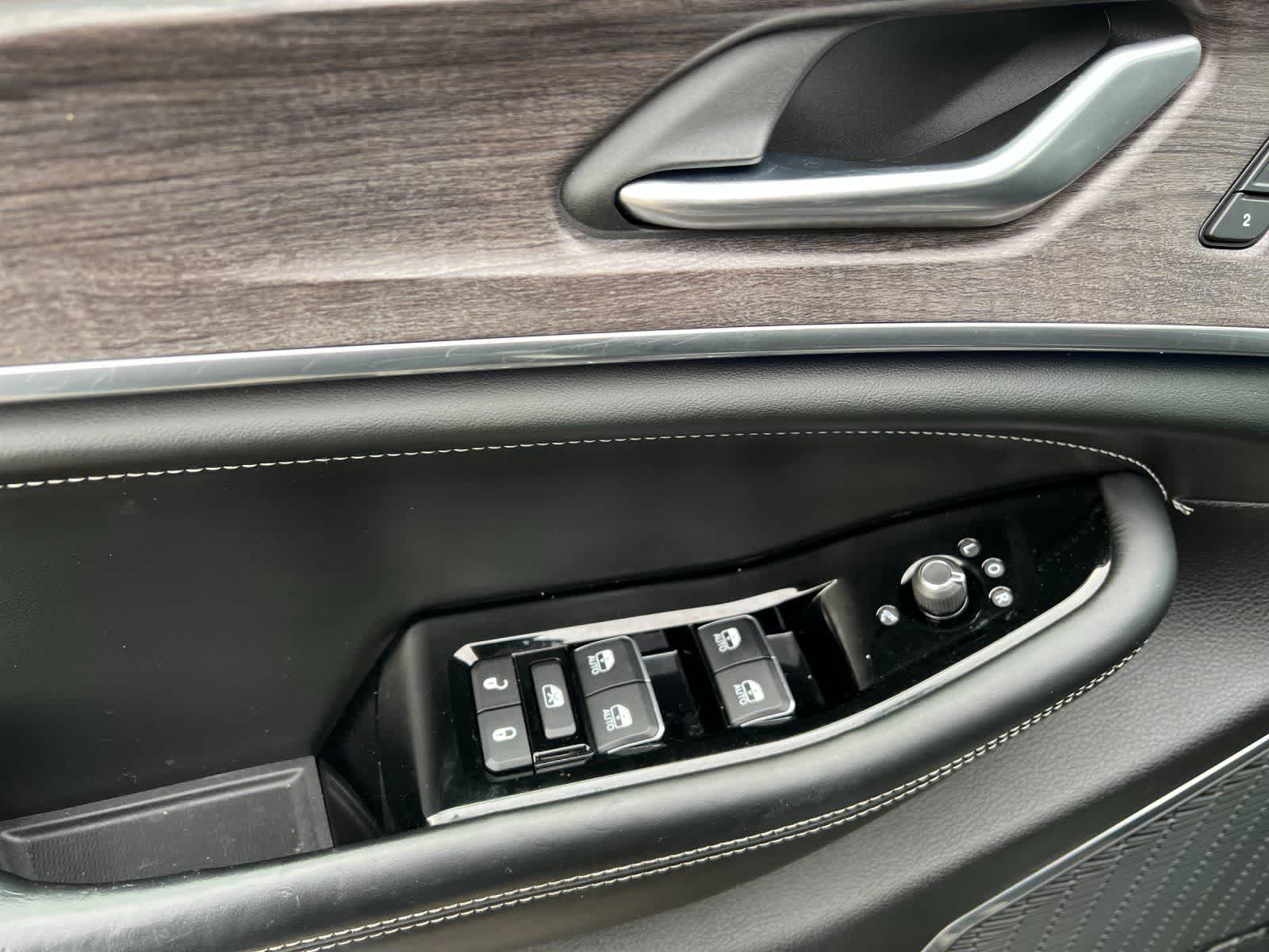 Thumbnail: 2023 Jeep Grand Cherokee - 12