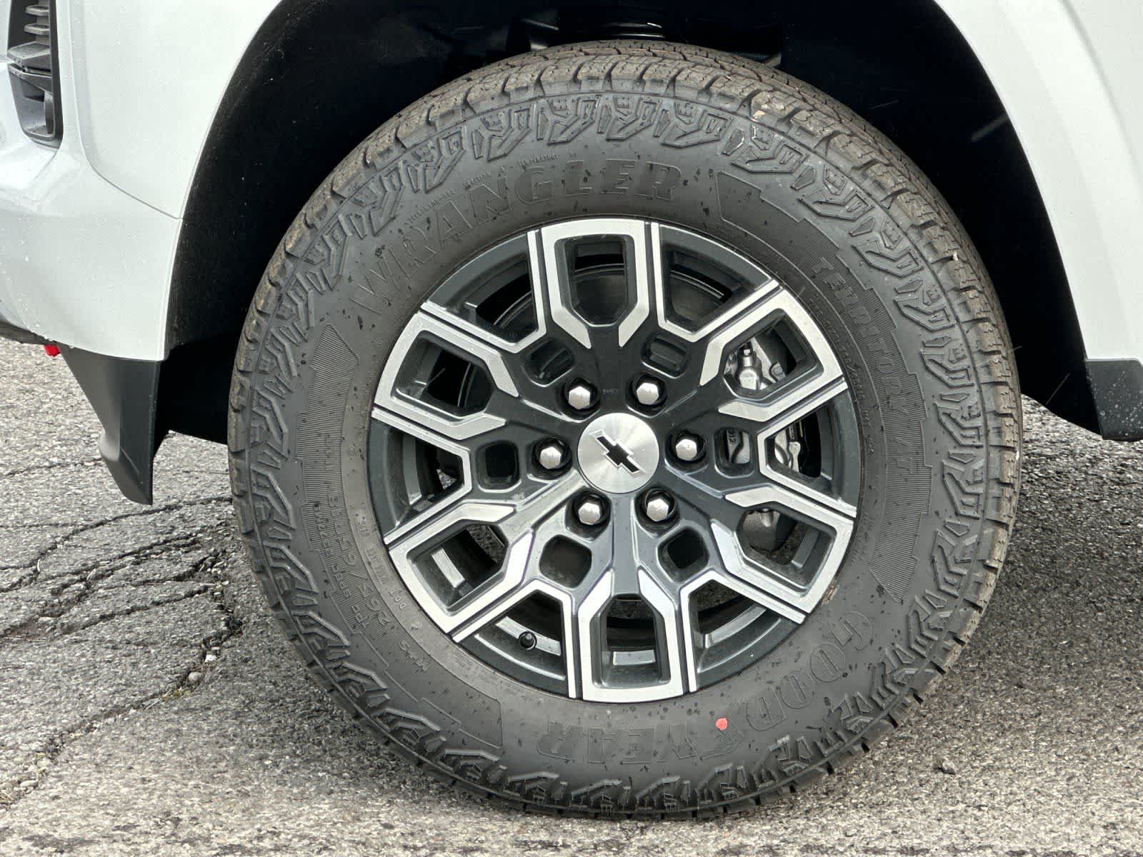 Thumbnail: 2026 Chevrolet Colorado - 26