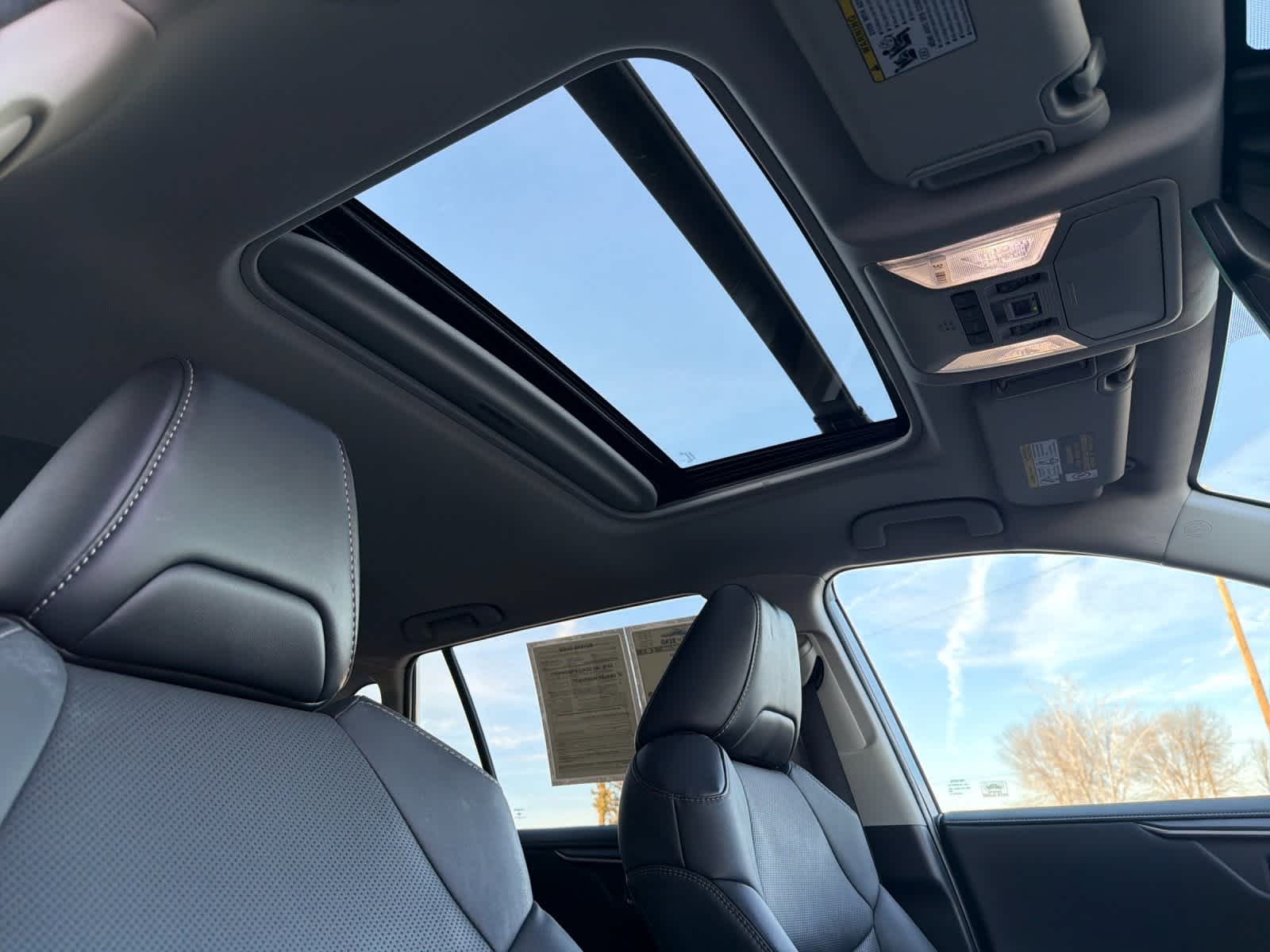 Thumbnail: 2022 Toyota RAV4 - 17