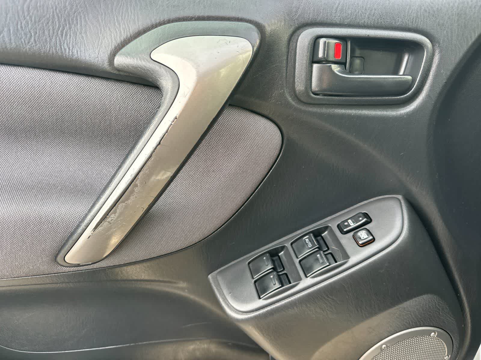 Thumbnail: 2005 Toyota RAV4 - 12